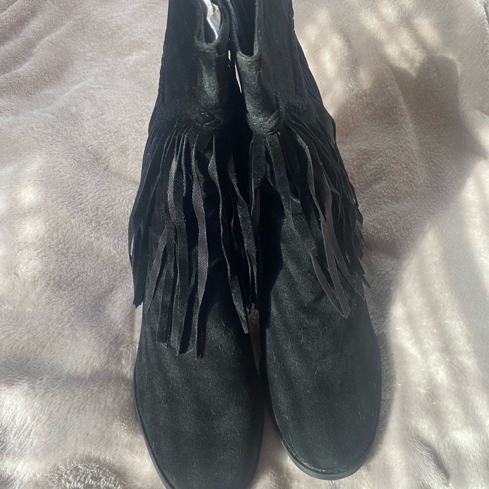 Black suede fringe boots size 9. Never worn